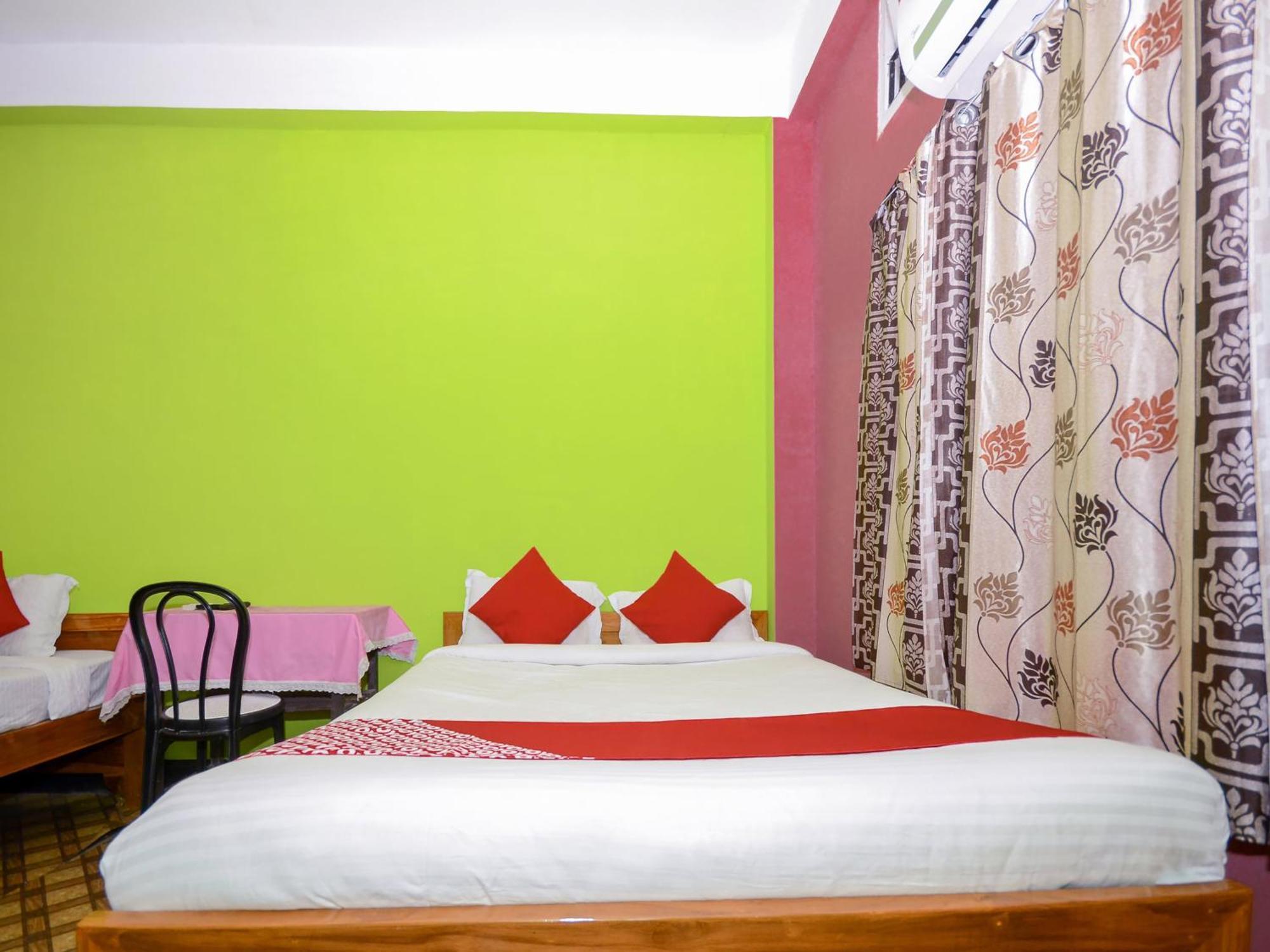OYO 37875 Hotel Kirtti Inn Soalkuchi Esterno foto